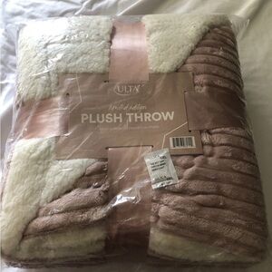 Ulta Limited Edition Plush Throw, Rose - 50” X 60”, NEW